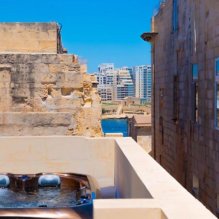 Exquisite 3-Bedroom Duplex Penthouse With Jacuzzi In Valletta Centre Valeta Exterior foto