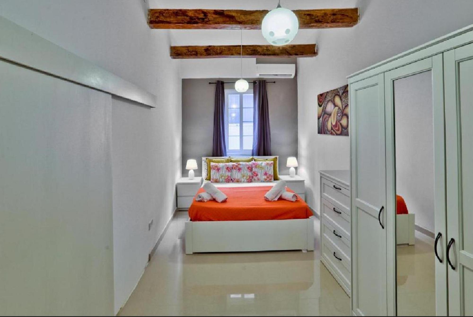 Exquisite 3-Bedroom Duplex Penthouse With Jacuzzi In Valletta Centre Valeta Exterior foto