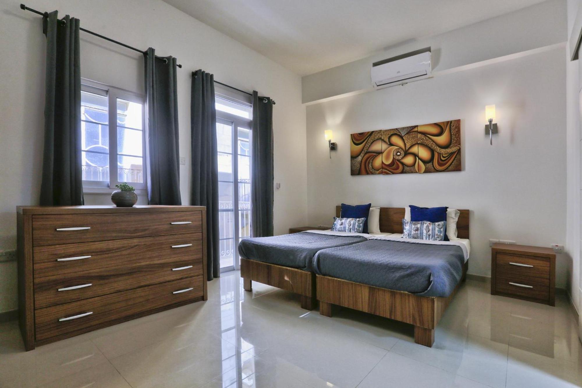Exquisite 3-Bedroom Duplex Penthouse With Jacuzzi In Valletta Centre Valeta Exterior foto