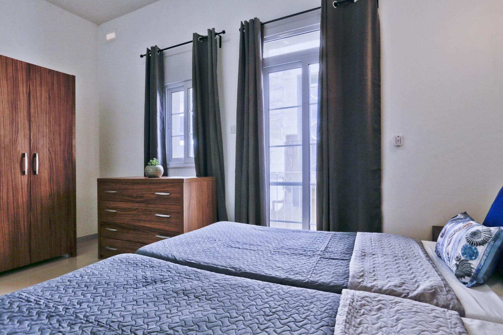 Exquisite 3-Bedroom Duplex Penthouse With Jacuzzi In Valletta Centre Valeta Exterior foto
