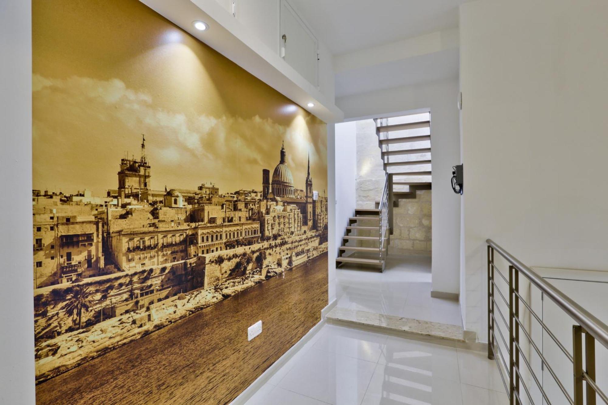 Exquisite 3-Bedroom Duplex Penthouse With Jacuzzi In Valletta Centre Valeta Exterior foto