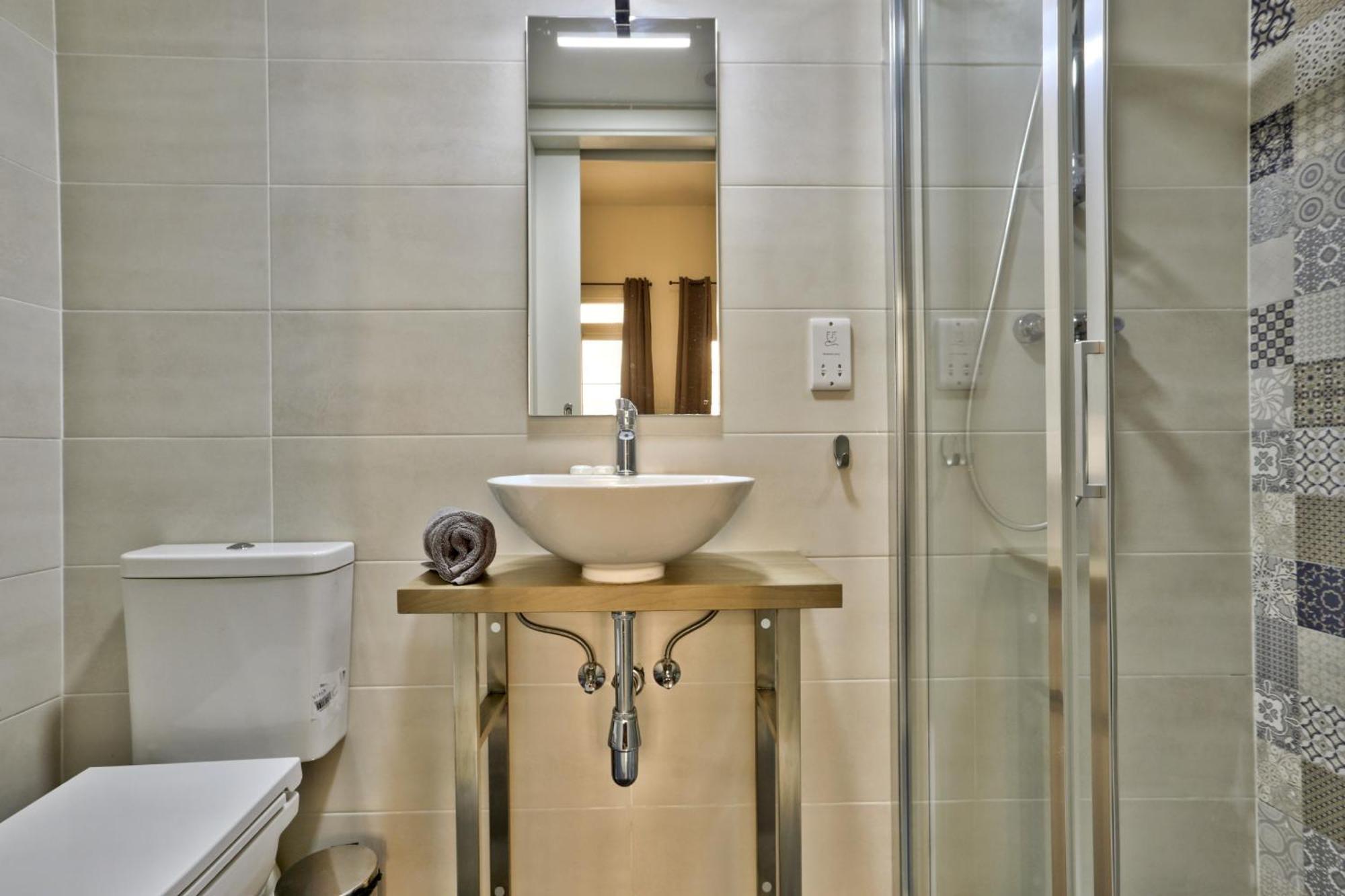 Exquisite 3-Bedroom Duplex Penthouse With Jacuzzi In Valletta Centre Valeta Exterior foto