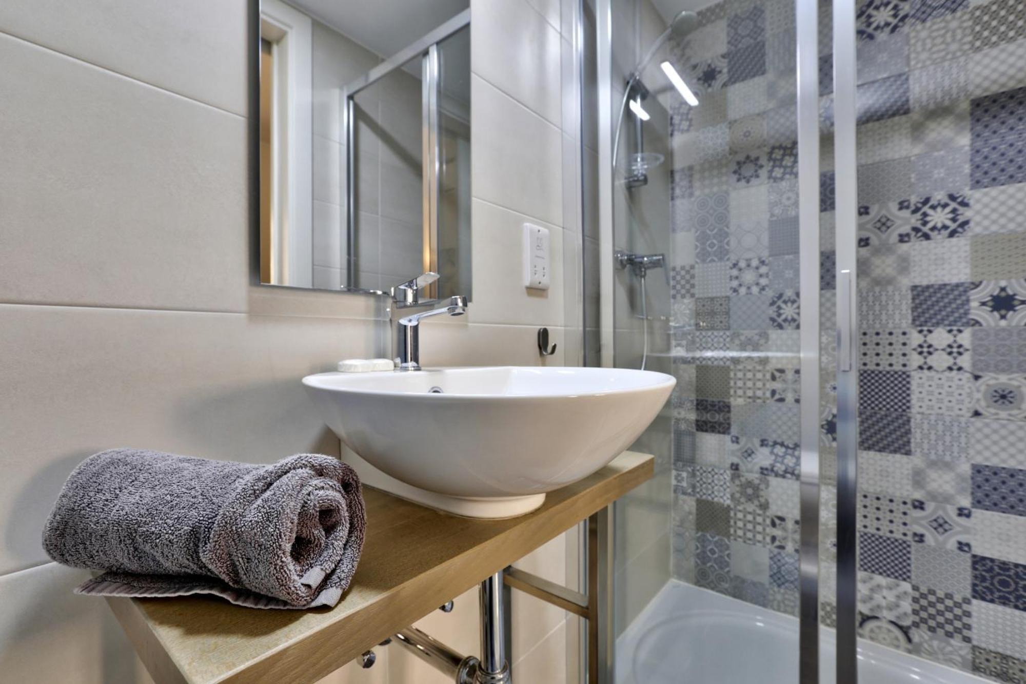 Exquisite 3-Bedroom Duplex Penthouse With Jacuzzi In Valletta Centre Valeta Exterior foto