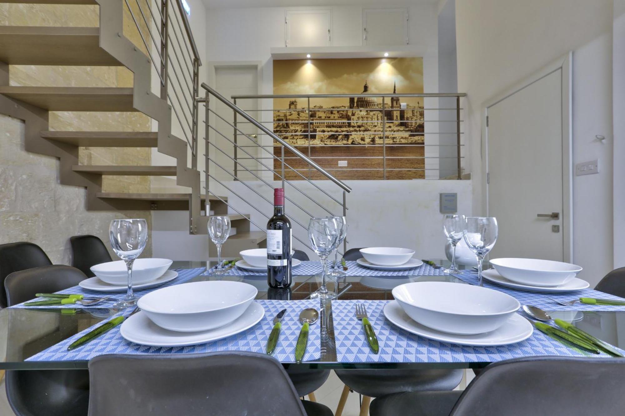 Exquisite 3-Bedroom Duplex Penthouse With Jacuzzi In Valletta Centre Valeta Exterior foto