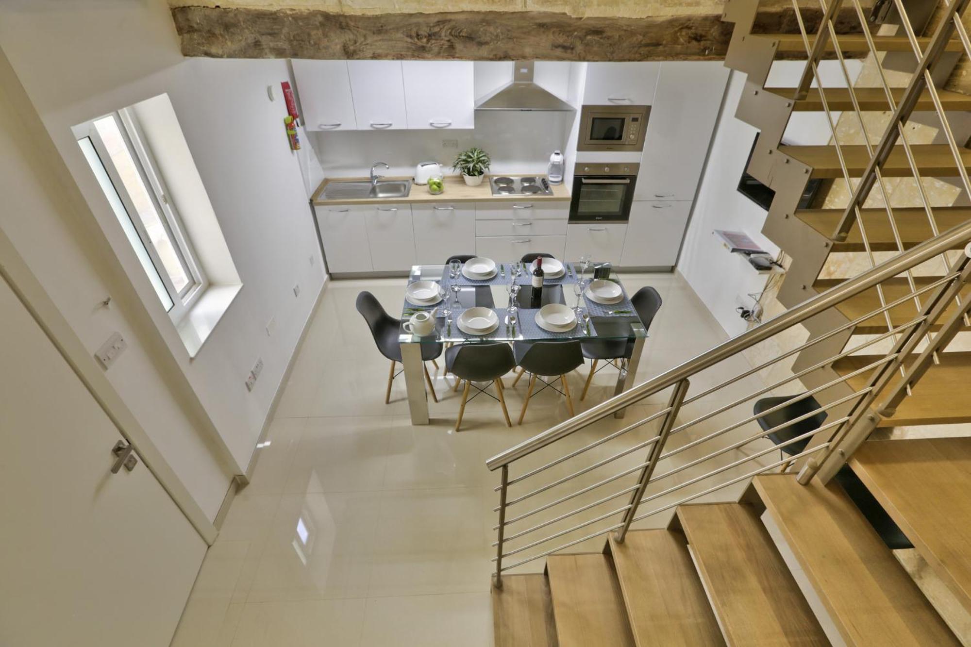 Exquisite 3-Bedroom Duplex Penthouse With Jacuzzi In Valletta Centre Valeta Exterior foto