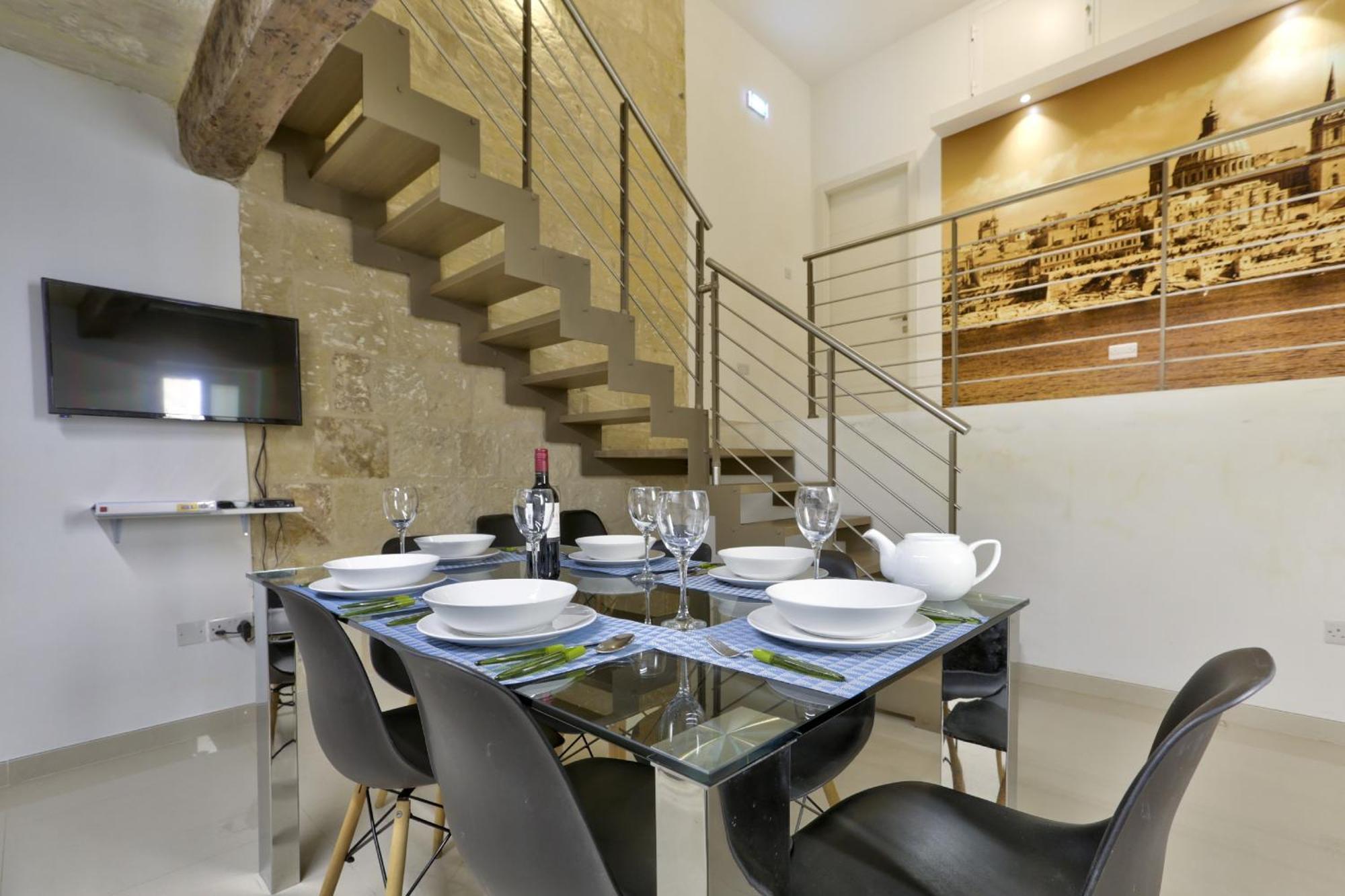 Exquisite 3-Bedroom Duplex Penthouse With Jacuzzi In Valletta Centre Valeta Exterior foto
