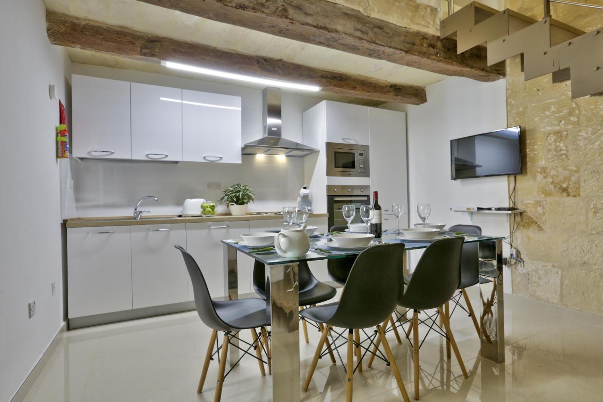 Exquisite 3-Bedroom Duplex Penthouse With Jacuzzi In Valletta Centre Valeta Exterior foto