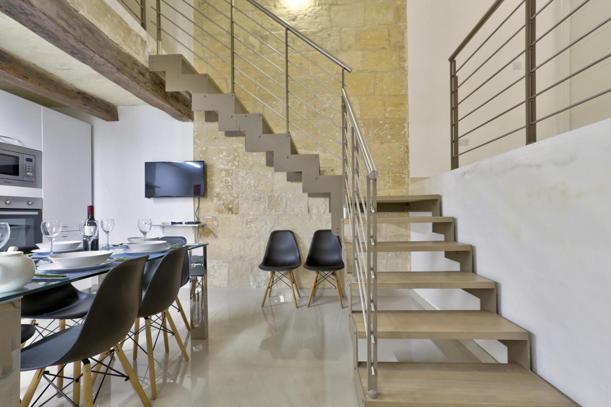 Exquisite 3-Bedroom Duplex Penthouse With Jacuzzi In Valletta Centre Valeta Exterior foto