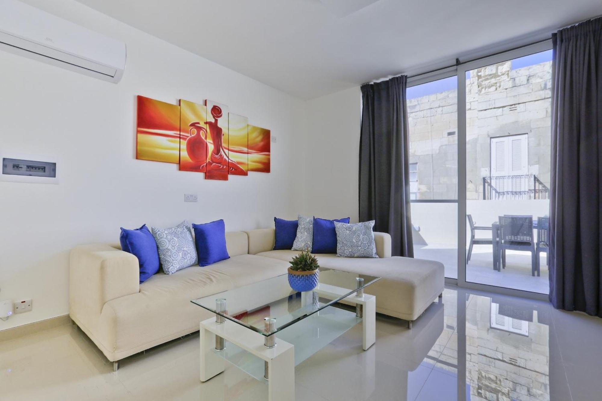 Exquisite 3-Bedroom Duplex Penthouse With Jacuzzi In Valletta Centre Valeta Exterior foto