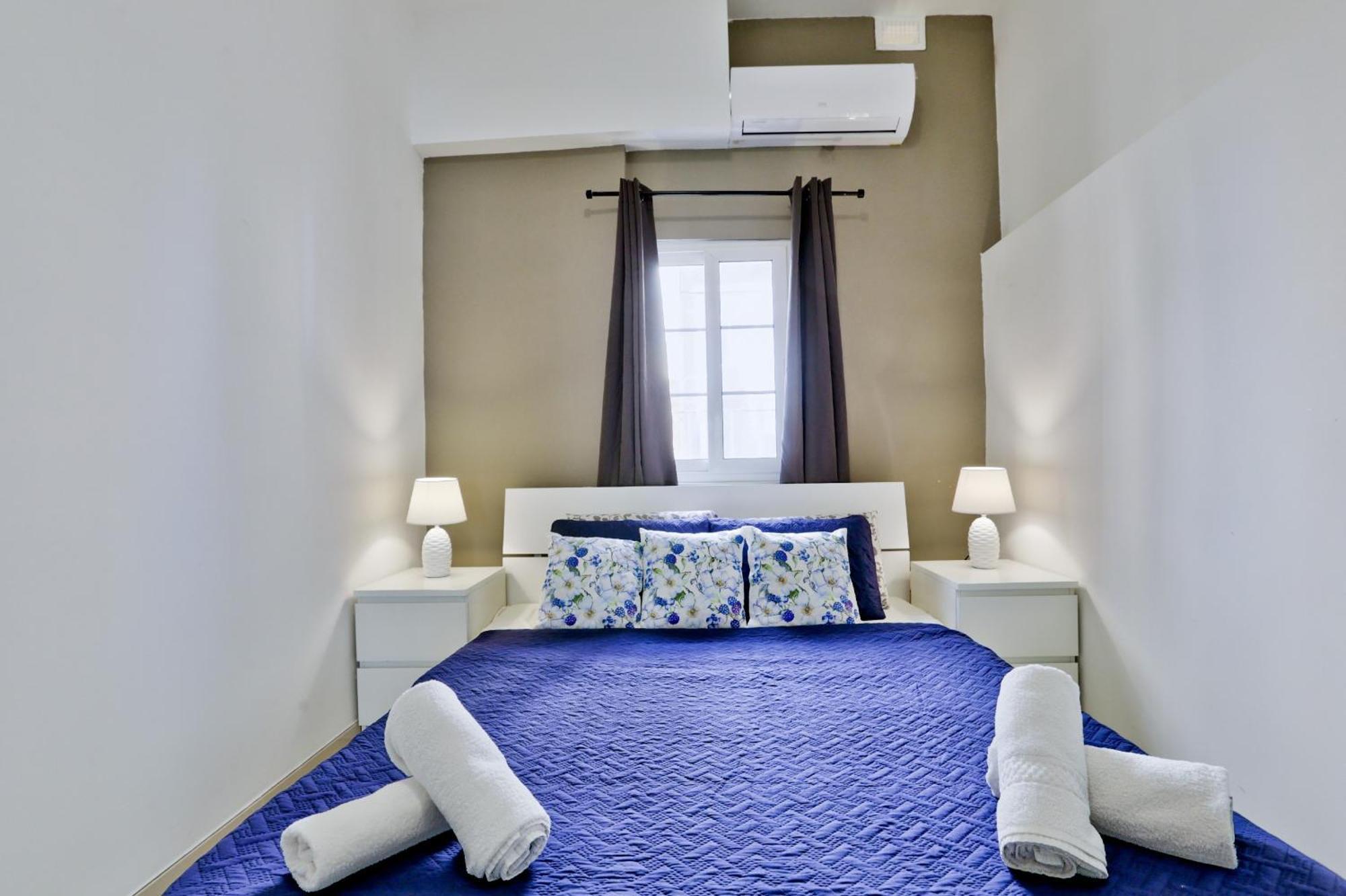 Exquisite 3-Bedroom Duplex Penthouse With Jacuzzi In Valletta Centre Valeta Exterior foto