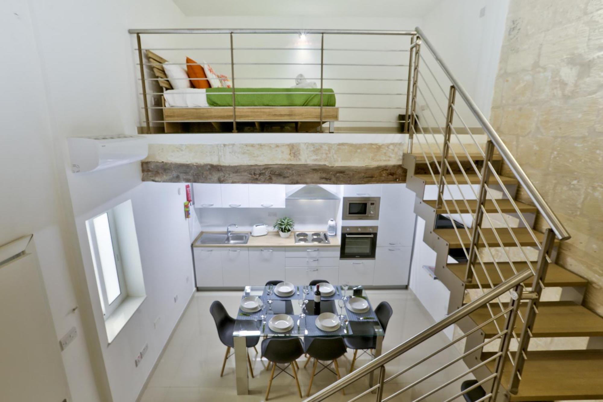 Exquisite 3-Bedroom Duplex Penthouse With Jacuzzi In Valletta Centre Valeta Exterior foto