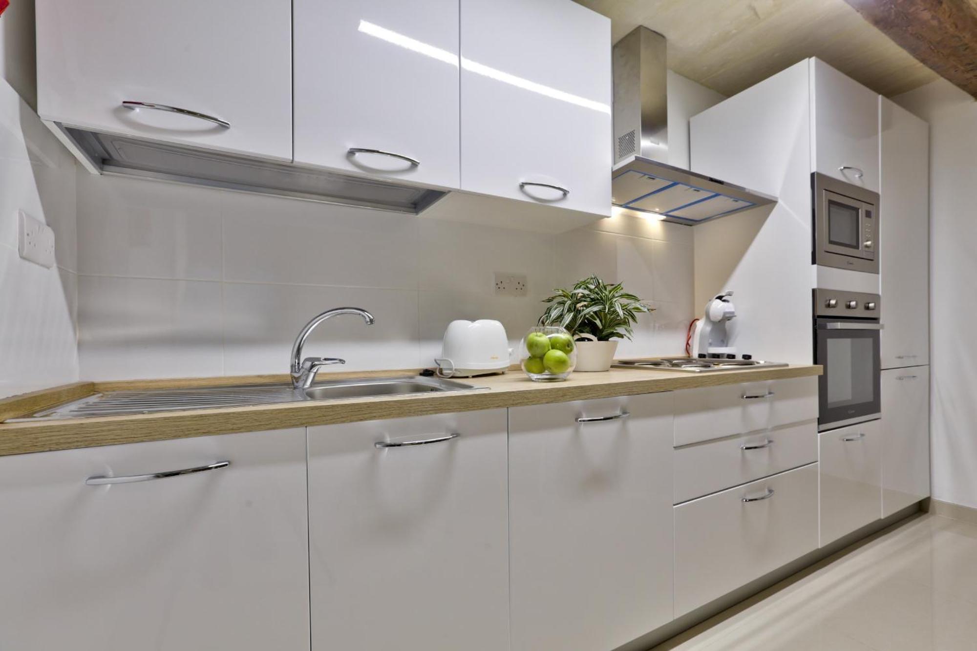 Exquisite 3-Bedroom Duplex Penthouse With Jacuzzi In Valletta Centre Valeta Exterior foto