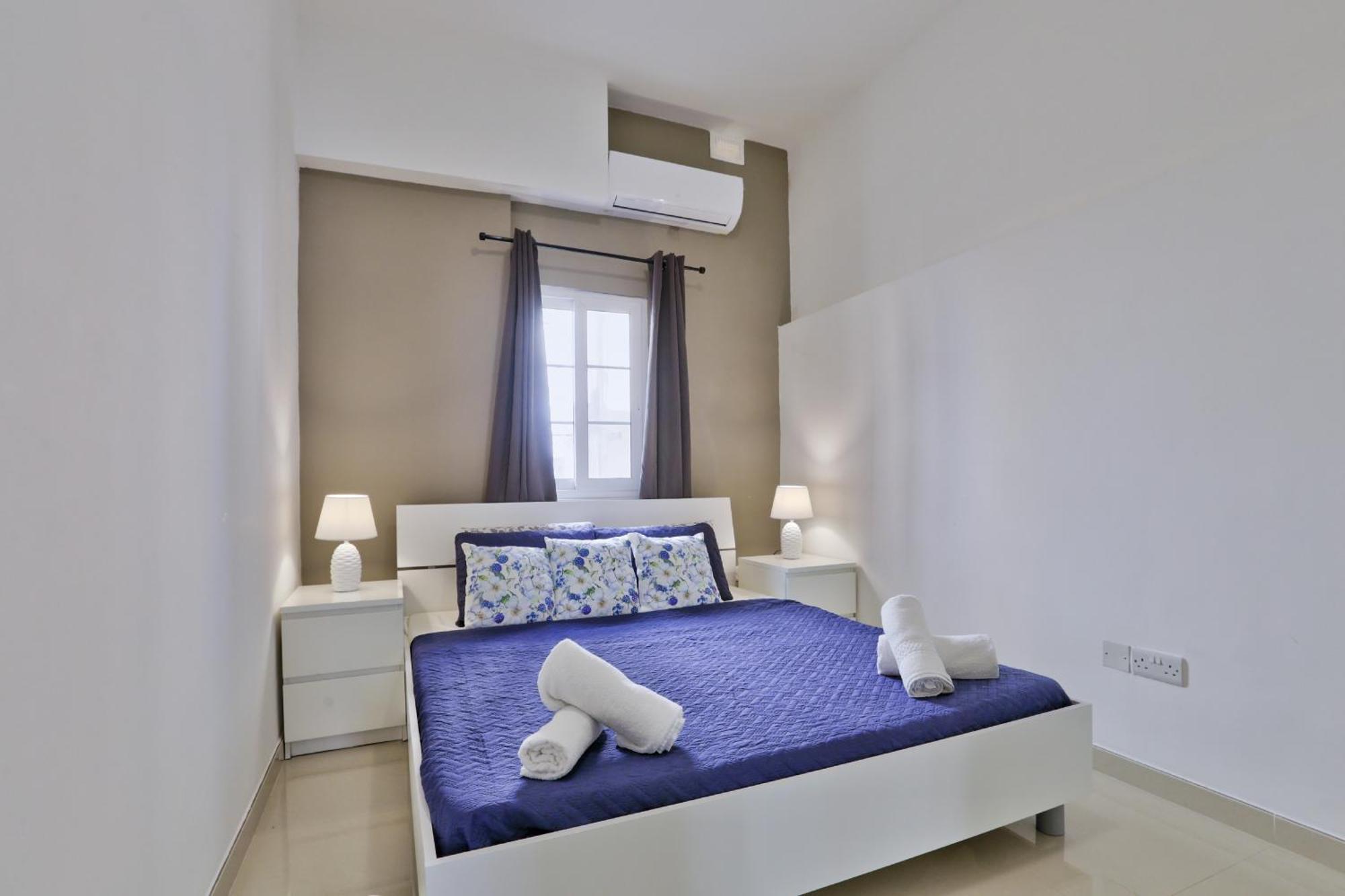 Exquisite 3-Bedroom Duplex Penthouse With Jacuzzi In Valletta Centre Valeta Exterior foto