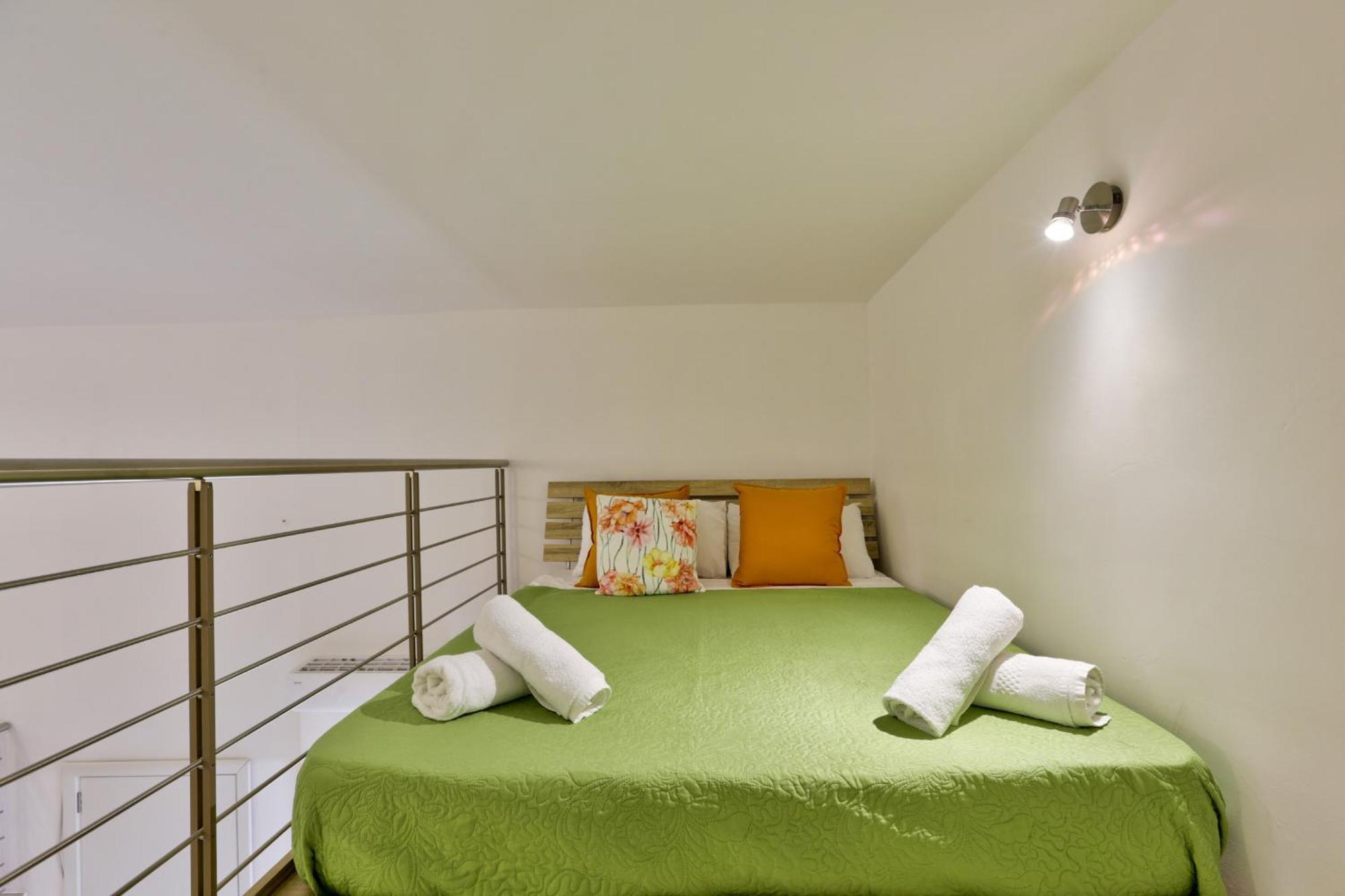 Exquisite 3-Bedroom Duplex Penthouse With Jacuzzi In Valletta Centre Valeta Exterior foto
